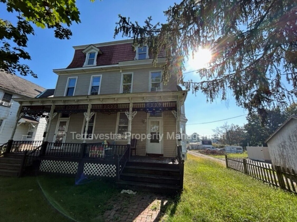 Primary Photo - Price lowered! Rare find! 5 Bedroom 1.5 Ba...