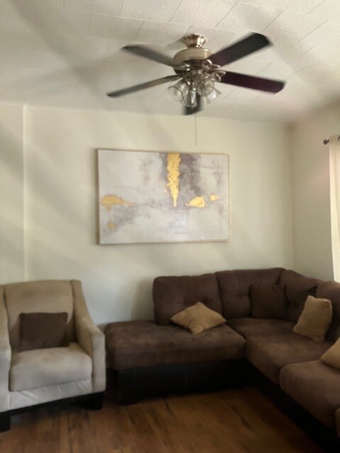 Building Photo - 423 E Broad St