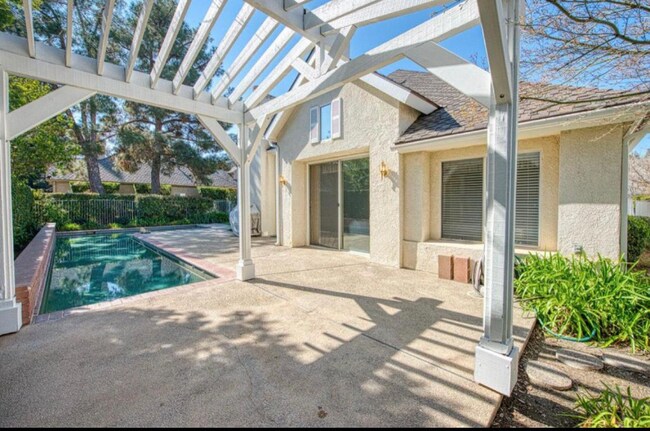 Building Photo - 6624 N Wembley Dr