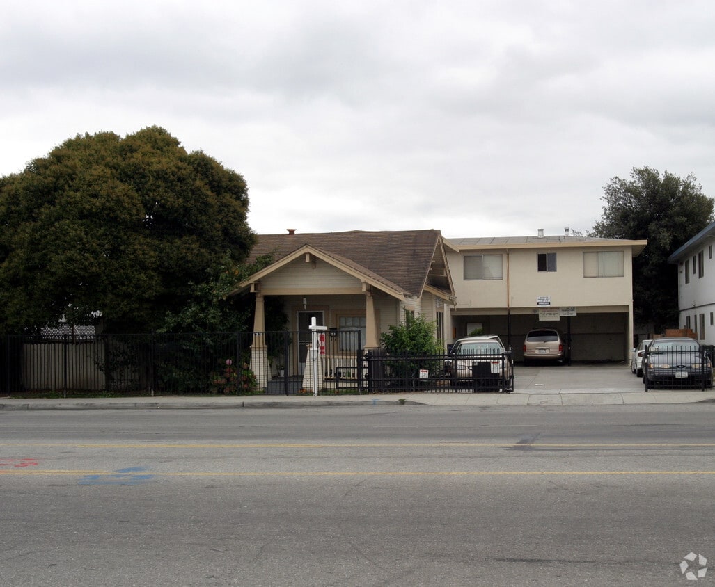 Building Photo - 1650 Bay Rd