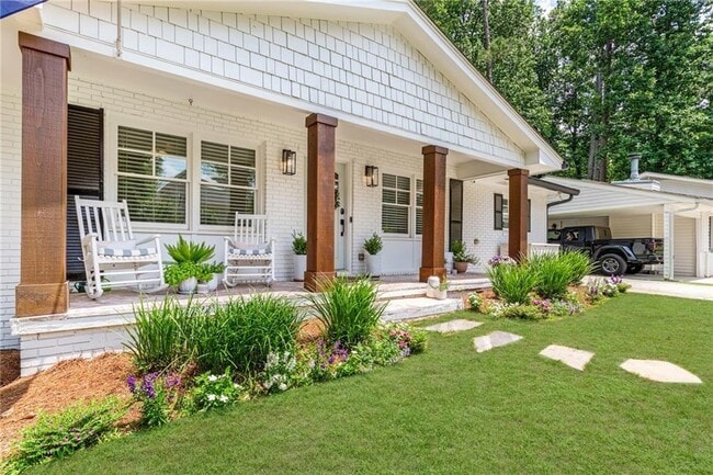 Foto del edificio - 2357 Cortez Way NE