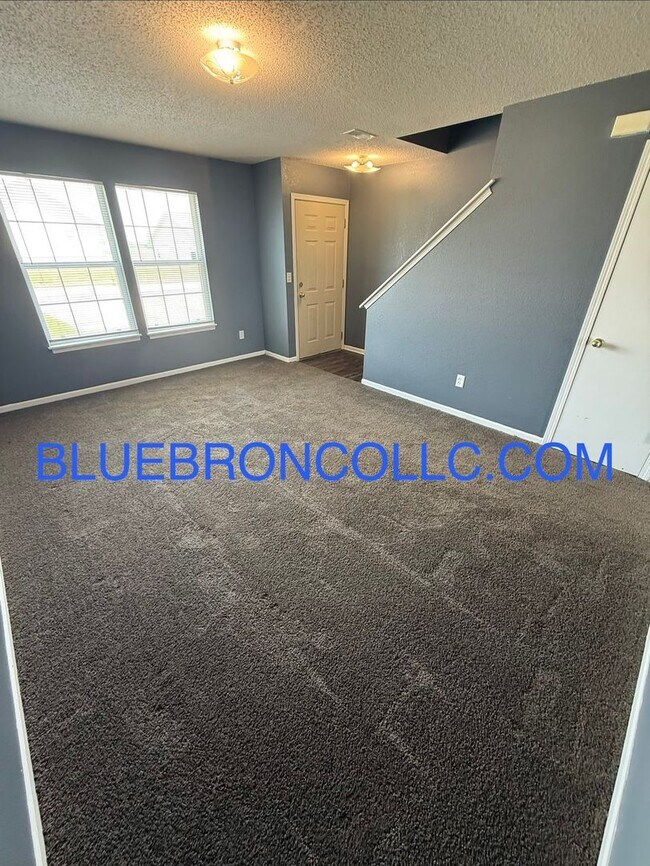 Foto del edificio - 621 Willow Ln
