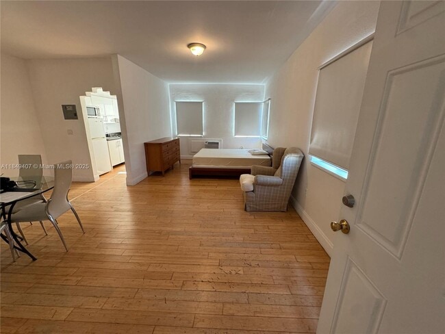 Building Photo - 8415 Harding Ave