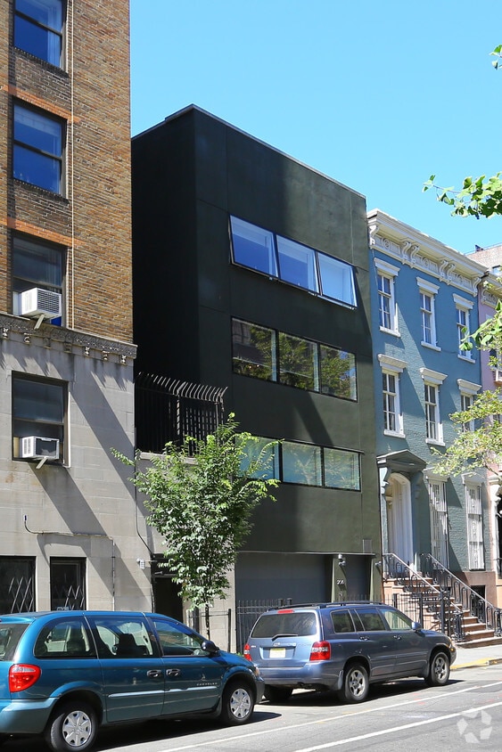 Primary Photo - 206 W 15th St