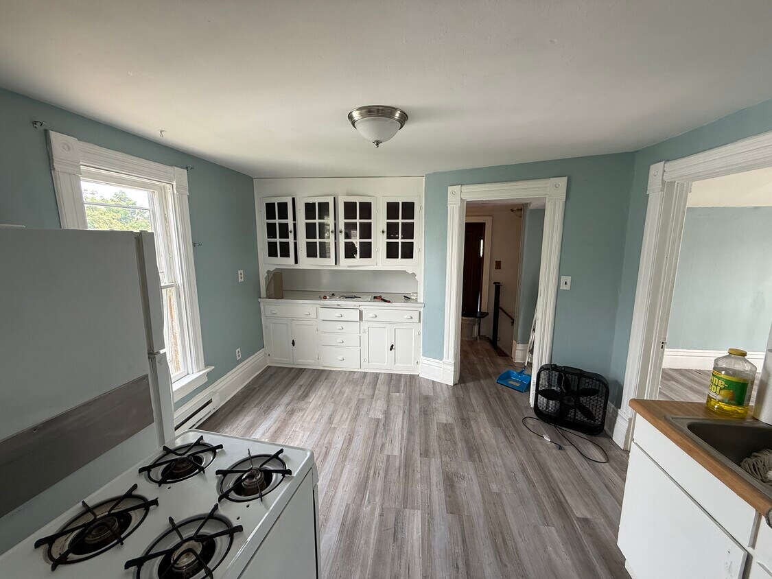 Kitchen - 406 W 14th Ave