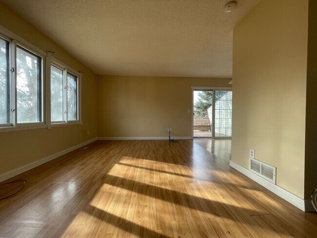 Foto del edificio - 3 bed/2 bath Sweet Townhome In Brooklyn Pa...