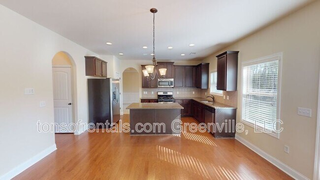 Building Photo - 306 Strasburg Dr