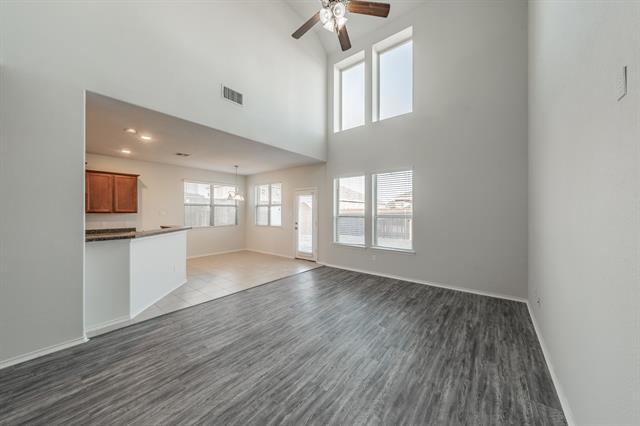 Building Photo - 3020 Lake Ridge Dr