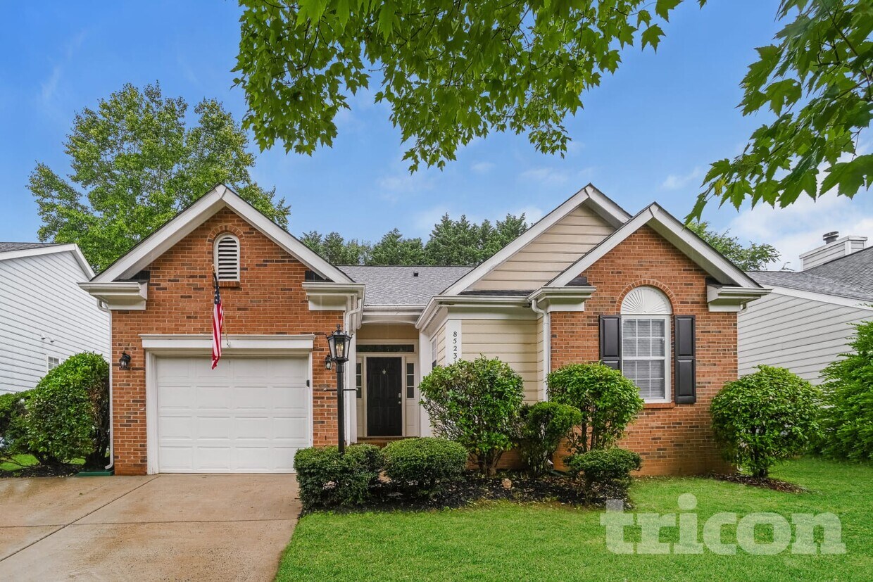 Primary Photo - 8523 Lockerbie Ln