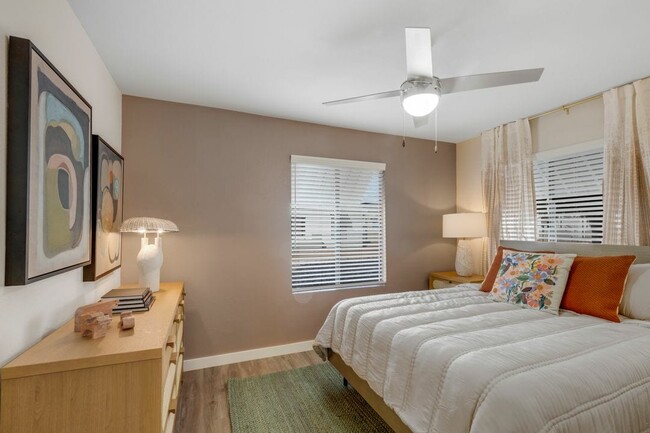 2 habitaciones, 2 baños, 938 pies cuadrados, dormitorio principal - Cortland Sun River