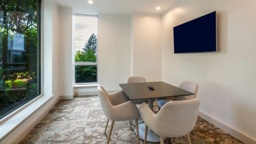 Building Photo - 2 bedroom in Waltham MA