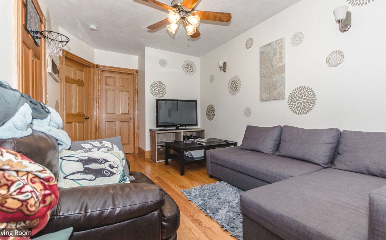 Bright & Efficient 3-Bedroom Apartment with Hardwood Floors – 3 Bed | 2 Bath | 675 Sq F - Bright & Efficient 3-Bedroom Apartment with Hardwood Floors – 3 Bed | 2 Bath | 675 Sq F