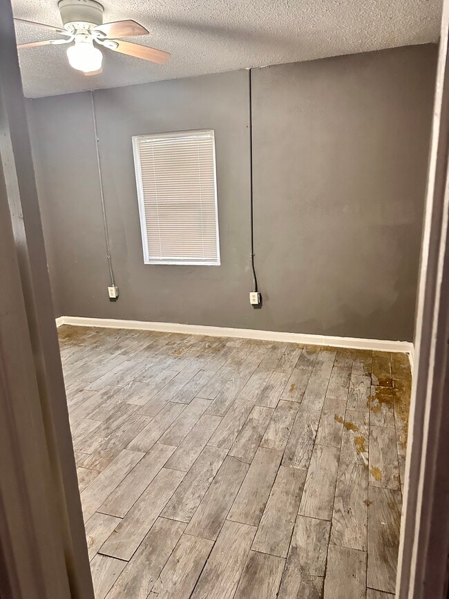 Building Photo - 1026 Sparkle Ave
