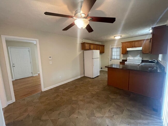 Building Photo - 5039 Coker St