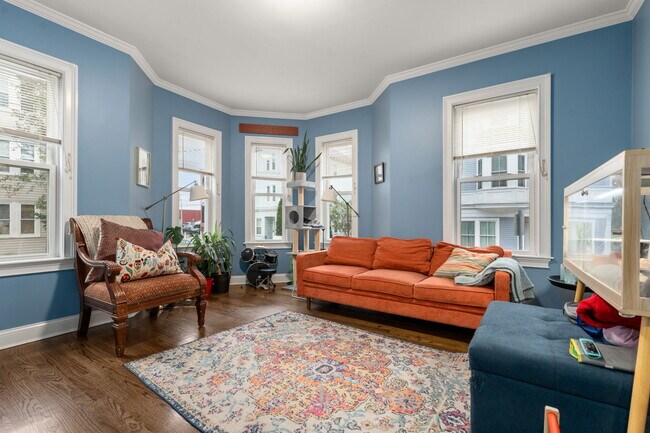 Building Photo - 166 Boylston St