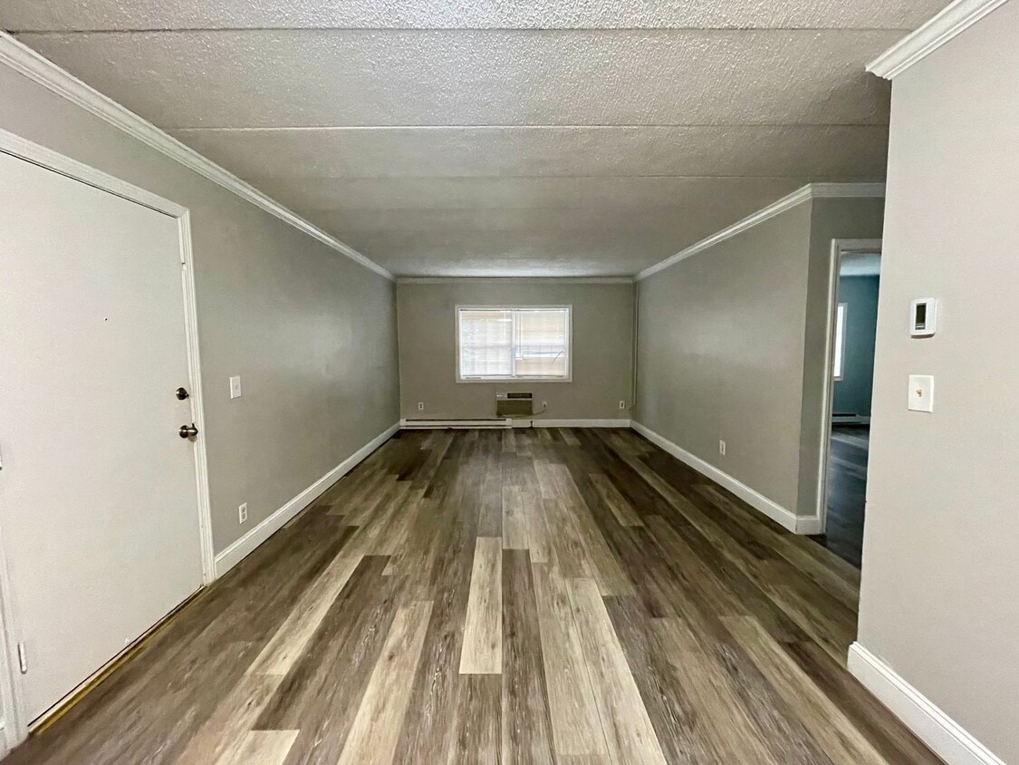 Building Photo - Rarely Available Studio