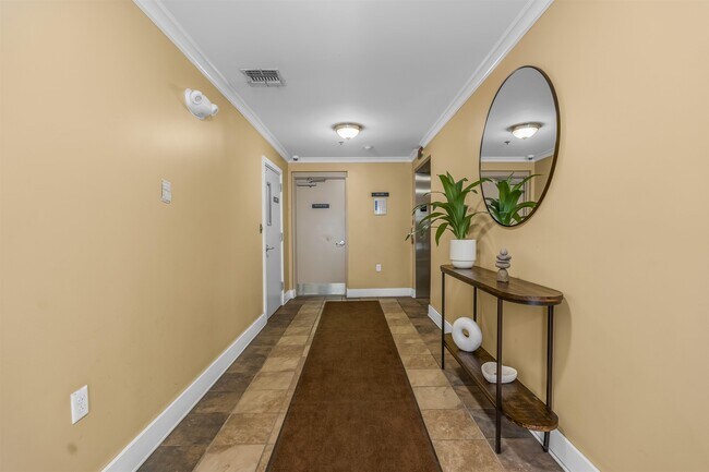 Foto del edificio - 55 Mallory Ave