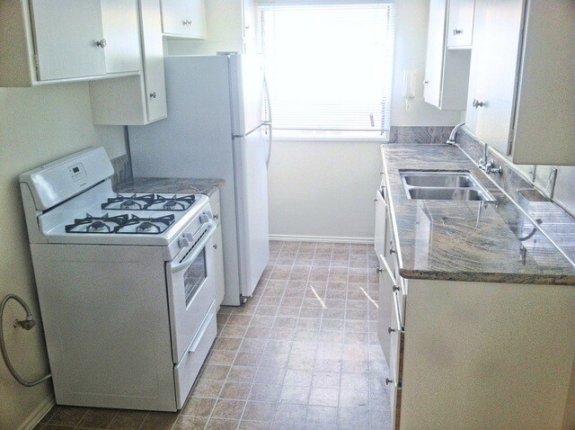 Building Photo - 341 S Rexford Dr