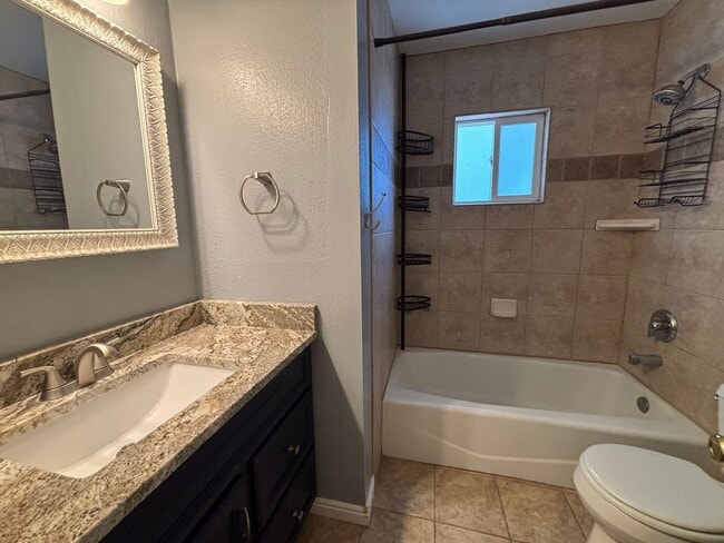 Foto del edificio - MOVE IN SPECIAL - DECEMBER RENT FREE  -4 Bedroom 2 Bathroom