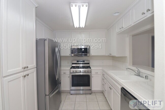 Foto del edificio - 545 Lands End Way