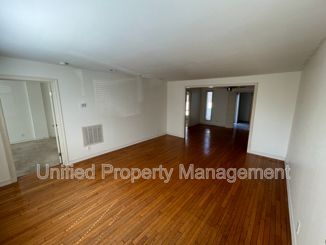Building Photo - 430 Olive St