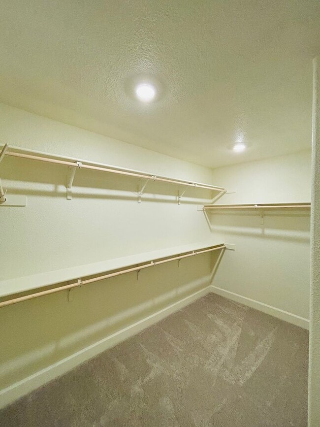 Foto del edificio - Brand New 4 Bedroom Home