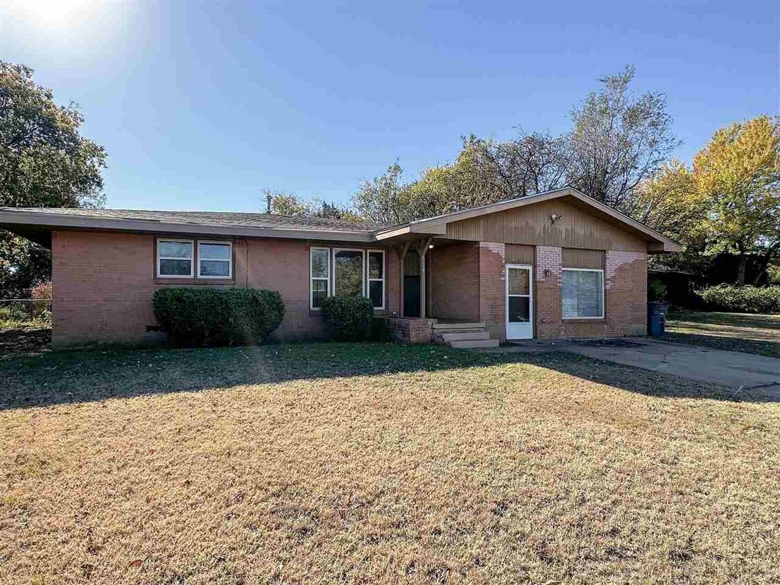 Foto principal - 924 NW Runyon Rd