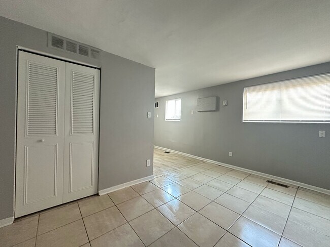 Foto del edificio - 7104 Oxford Ave