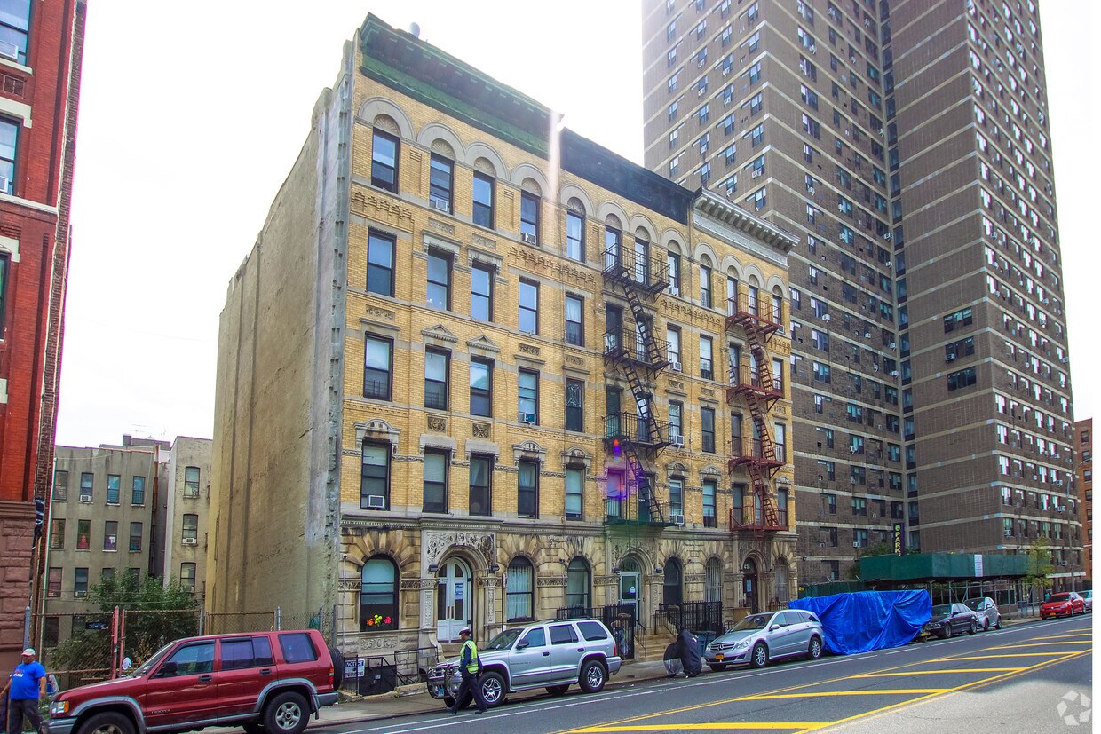 Foto del edificio - 418 Saint Nicholas Ave