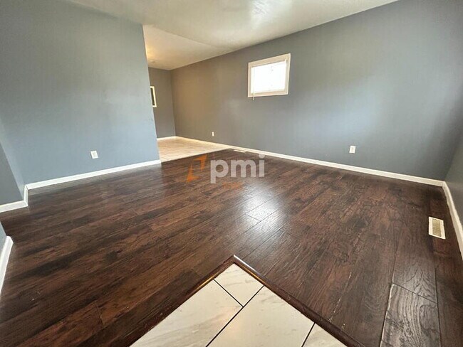 Foto del edificio - 2166 Wisconsin St