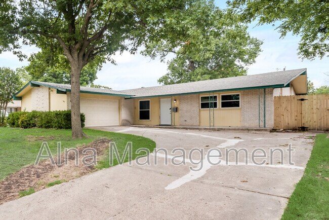 Building Photo - 2402 Scotswood Dr