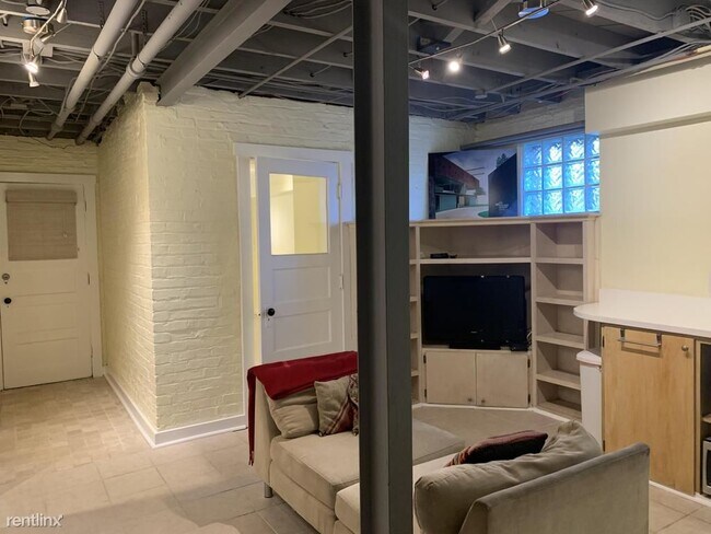 Building Photo - 1222 Hemlock St NW