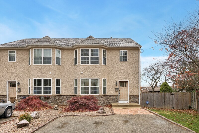 Primary Photo - 7518 Lawn St