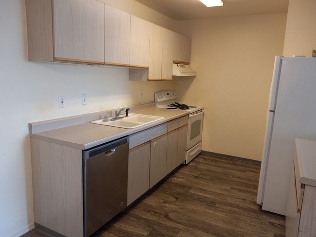 Building Photo - Live Where Comfort Meets Convenience - College Hill Condo in Pullman