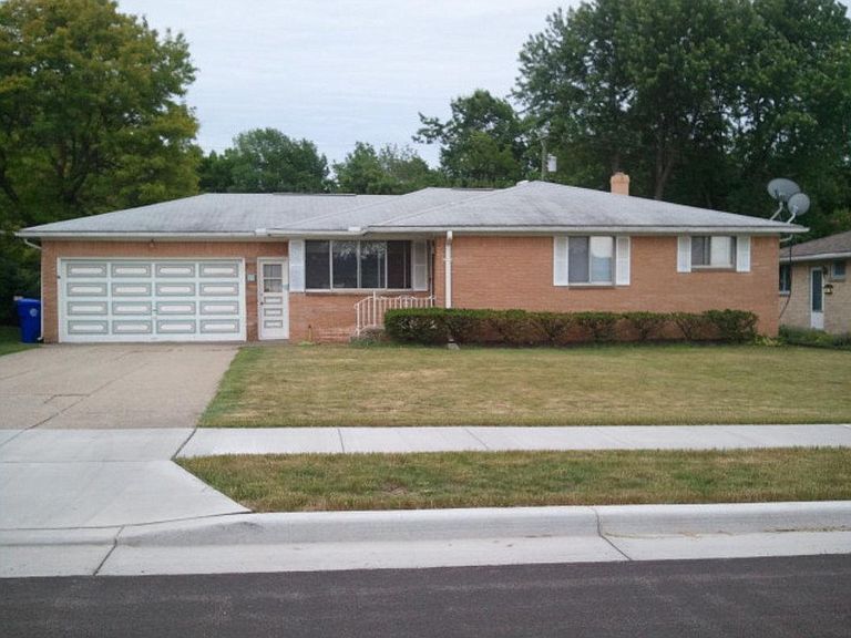 Primary Photo - 19 Beechwood Dr