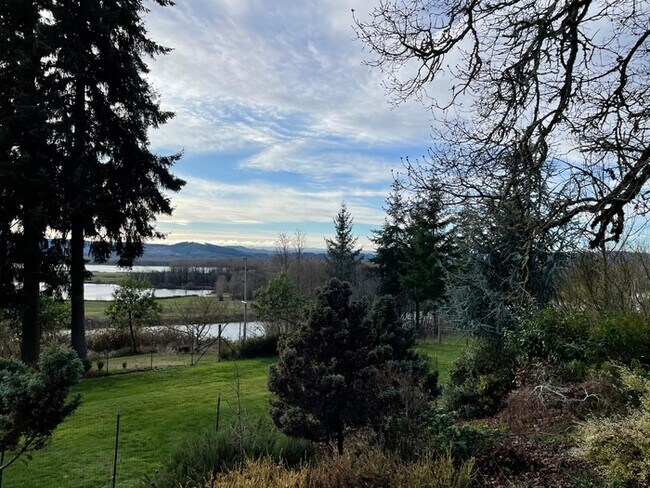 Building Photo - BEAUTIFUL VIEW OF THE COLUMBIA RIVER
