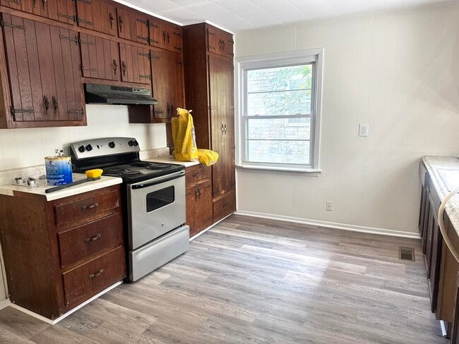 Building Photo - 1404 Kenton St