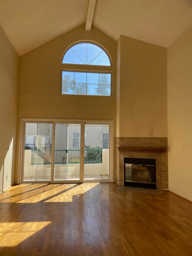 5420 Sylmar Ave Unit 314, Sherman Oaks, CA 91401 Condo for Rent in