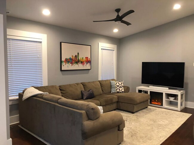 Living room - 1112 Spann Ave