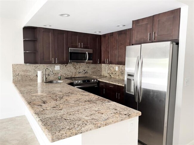 Building Photo - 550 Bayshore Dr