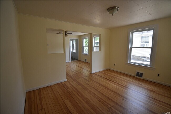Building Photo - 40 Hemlock Ave