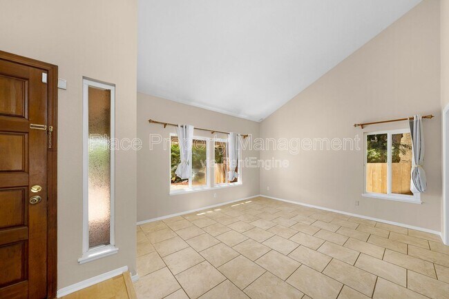 Foto del edificio - 13821 Davenport Ave