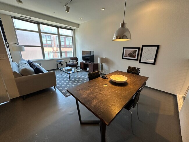 Foto del edificio - 145 E Berkeley St