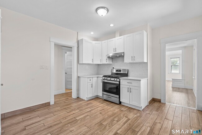 Building Photo - 214 Hemingway Ave