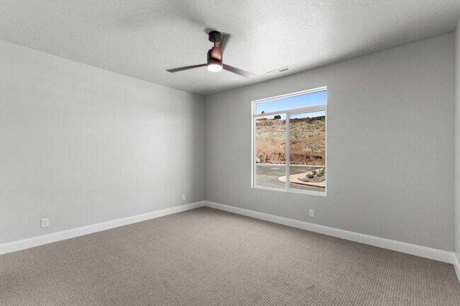 Foto del edificio - Modern New Construction with Designer Finishes & Open-Concept Living