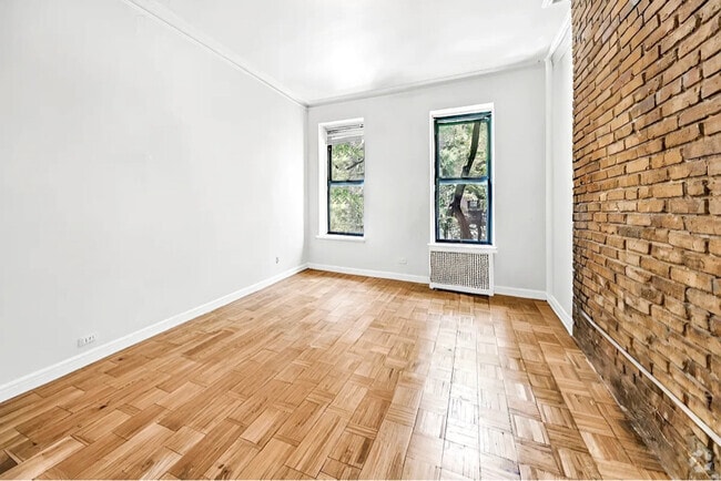 Building Photo - 325 E 89th St