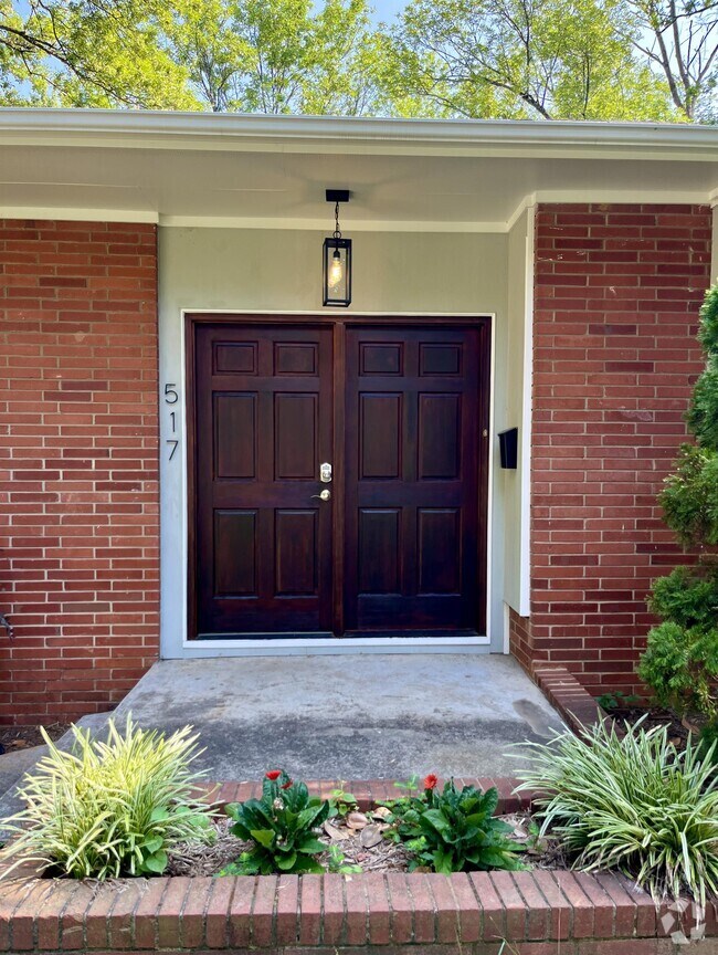 Madison Park Apartments for Rent with Hardwood Floors Charlotte, NC