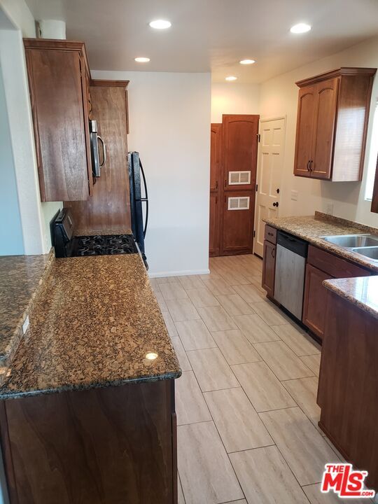 Foto del edificio - 5743 Keniston Ave