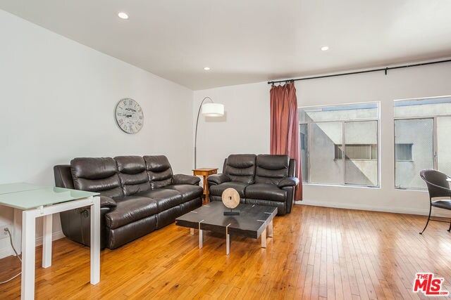Primary Photo - 8550 Holloway Dr