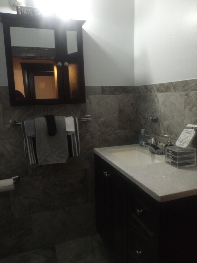 Bath sink - 268 E Euclid St